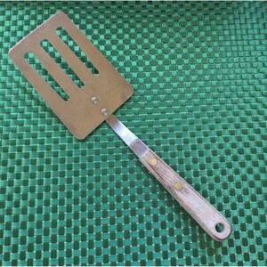 Robinson Knife Co Spatula Short Slotted Stainless Wood Hndl *Slight L/R Wobble*